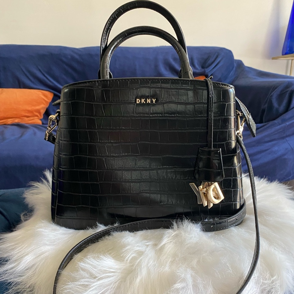 DKNY Paige Croc-Effect Leather
Crossbody Satchel Bag💕